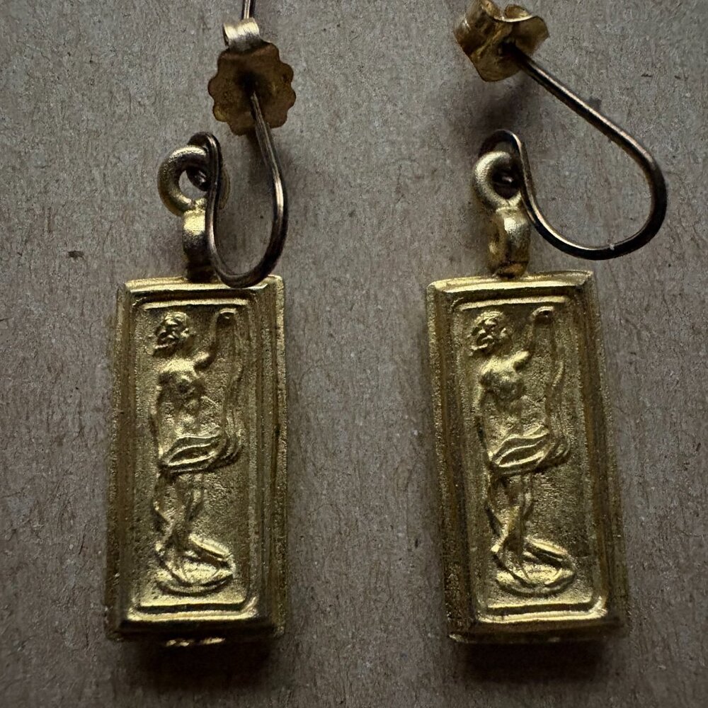 Roxanne Assoulin signed matte gold Goddess frieze earrings - Picture 3 of 8